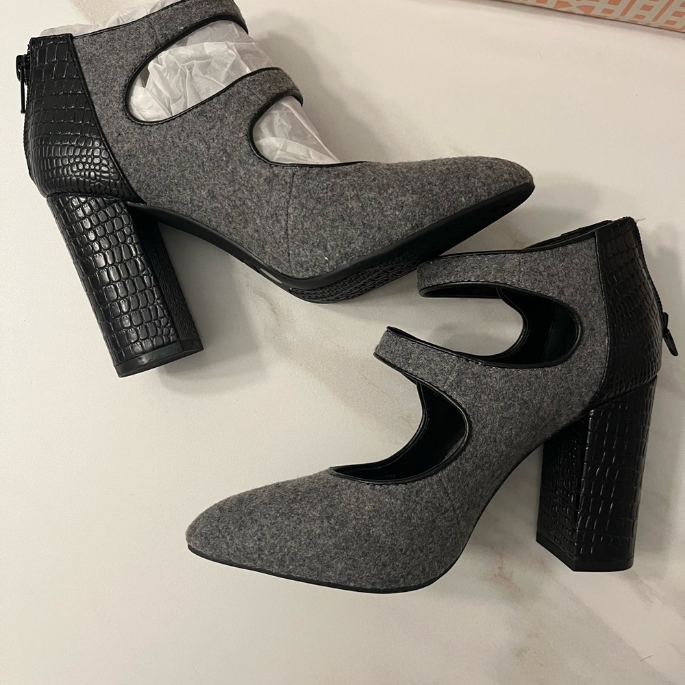 Gianni Bini Gray and Black Textured Heels